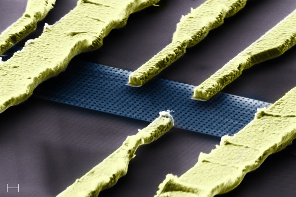 <div style="text-align: justify;">Entirely new phenomena appear in solids as their characteristic dimensions reach the nanometer scale,comparable to the de Broglie wavelength of the electrons and other fundamental length scales such as the Debye screening length. Many research groups in Stuttgart are pursuing the experimental characterization and theoretical description of such phenomena.</div>